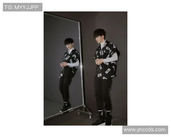 时尚运动风潮来袭足球风短袖让你尽显活力与个性